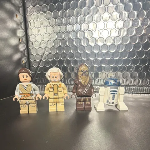 LEGO Star Wars Minifigure Lot of 4 with Chewbacca, R2-D2