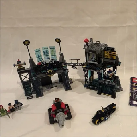 LEGO DC Super Heroes 6860 The Batcave Complete No Box w/ Minifigs + Instructions