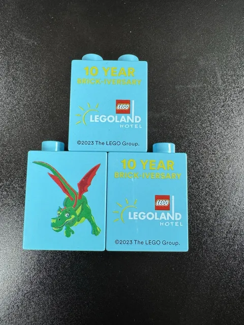 LEGOLAND Hotel California 10 Year DUPLO Dragon Brick 1×2×2 – 2023 Promo x3