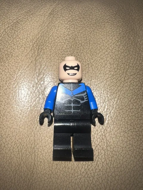 LEGO Nightwing – 2006 Batman – bat015 (MISSING HAIR)
