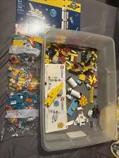 Legos   Space.   Please SEE PICTURES!