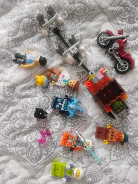 Lego Figure Variety LOT Luke Skywalker, Mr Burns, Pink Balloon, Sleigh, Batman 