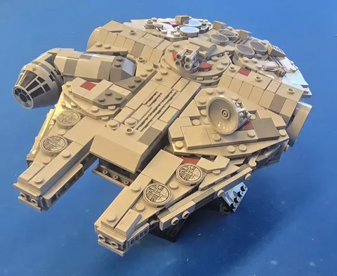 LEGO Star Wars Millennium Falcon (Set 75375) - 25th Anniversary Edition