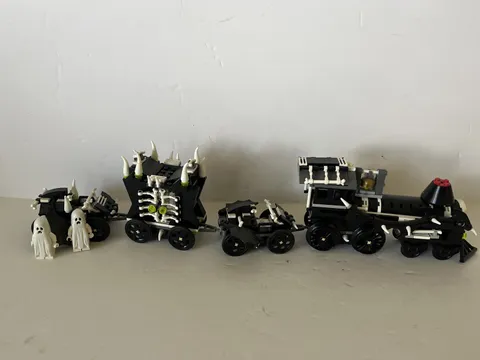 LEGO MONSTER FIGHTERS 9467 GHOST Train. 2 Mini Figs