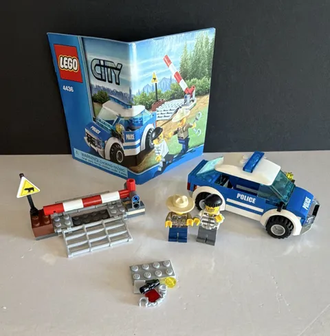 LEGO City Police Patrol Car #4436 97pc RETIRED Complete Set