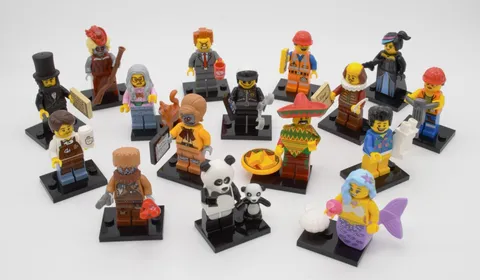 Complete Set of 16 LEGO The Lego Movie Minifigures (71004)