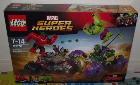 LEGO Super Heroes Hulk vs Red Hulk 76078 Set