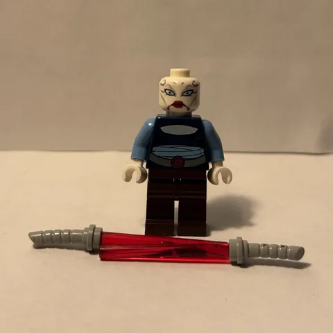 LEGO Star Wars Asajj Ventress Minifigure w/ Dual Red Lightsabers Clone Wars Genu