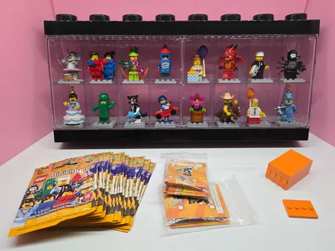 LEGO Minifigures Series 18 Complete Set of 17 Lot Display Case checklist bases