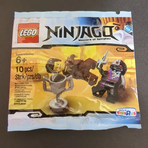 LEGO 5002144 Ninjago DARETH vs. NINDROID Polybag Toys R Us Exclusive - MIP NEW