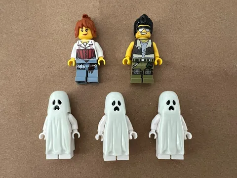 Lot of 5 Minifigs - Incl (3) Glow-in-the-dark Ghosts - 2012 Lego Monster Fighter