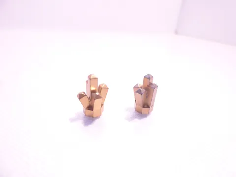 2 LEGO minifigure Metallic Gold 1x1 5-point Crystal