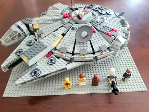 LEGO Star Wars 4504 Millennium Falcon Complete Set w/ 5 Minifigures & Manuel