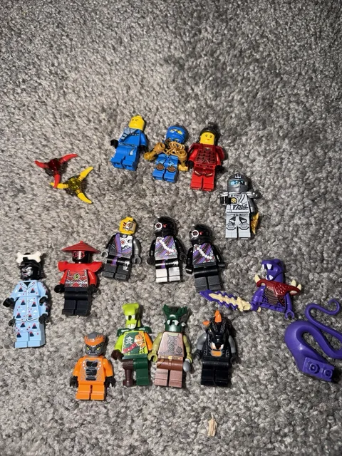 LEGO NINJAGO Minifigures Ninja Minifigure Lot w/ Accessories Plastic (2017)