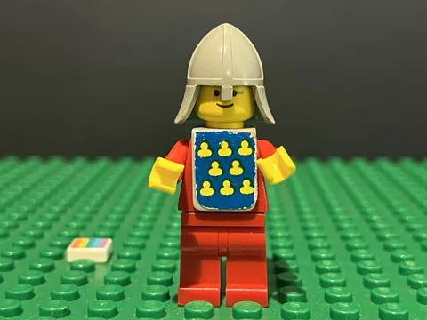 Lego Yellow Castle Knight Minifigure Red w/ Vest Stickers cas088s 375 6075