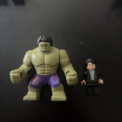 Lego Hulk Minifigure sh173 with black hair, dark purple Avenger pants 2015