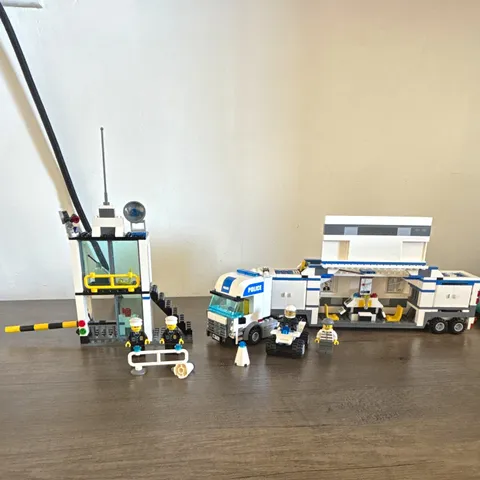 LEGO City Police: Police Command Centre Set 7743 complete set.