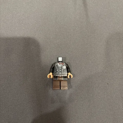 Lego x1 Mini Jacket Red Scarf Torso, Arms, Pants 973pb1426c01 (028-395)