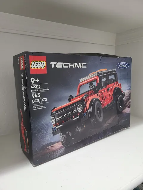 LEGO Technic Ford Bronco SUV (42213) New  Damage Box