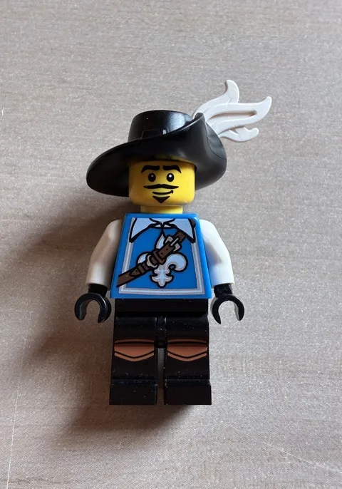 LEGO Musketeer Minifigure CMF Series 4 8804 col051