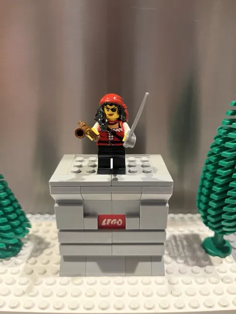 LEGO Pirates Minifigure - Princess Minifigure pi165 Pirates III from Set 70411