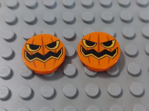 Lego 10687 Orange Tile 2 x 2 Round with Carved Pumpkin - Used