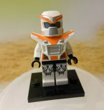 LEGO® MINI FIGURE 71000 COLLECTIBILE Battle Mech WHT/OR COL141 SERIES 9 2013