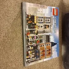 LEGO Creator Expert: Assembly Square 10255 100% Complete With Instructions