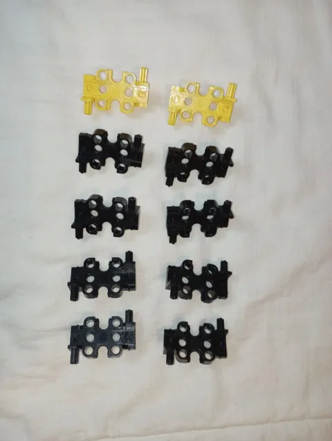 10 Pieces Lego 32167 Black and Yellow Technic Rectangular Gearbox Half retired