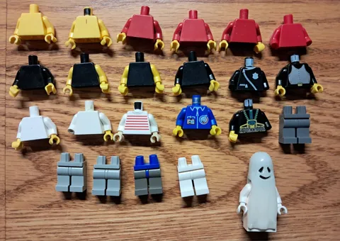 LEGO Vintage Minifigure Parts Lot Of 23 Pieces 