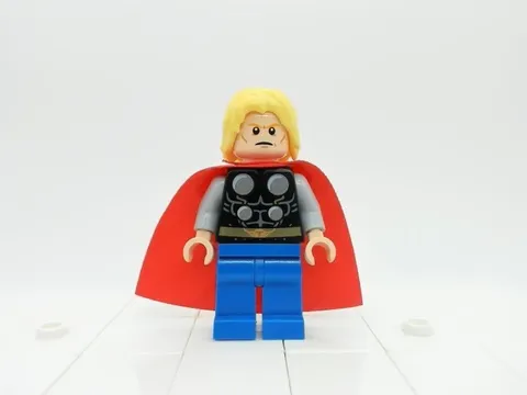 Thor - sh0098 - Set 76018 - LEGO Super Heroes Avengers Minifigure
