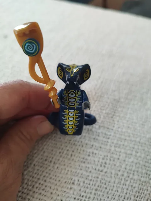 Lego Ninjago Scales Minifigure njo0040  Hypnobrai Staff
