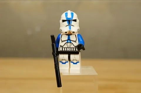 LEGO Minifigure Star Wars sw0445 Clone Trooper 501st Legion (Phase 2) Blue Arms