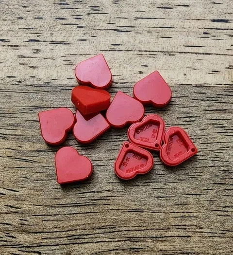 LEGO Red Tile, Round 1 x 1 Heart. QTY 10. Part No. 39739.