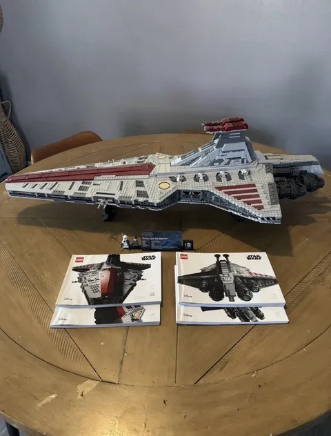 LEGO Star Wars UCS: Venator-Class Republic Attack Cruiser (75367)