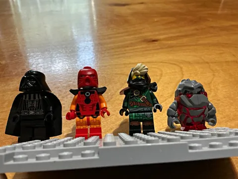 LEGO MINIFIGURES Lot of 4 Minifigures incl. Darth Vader, Plastic, Age 5+