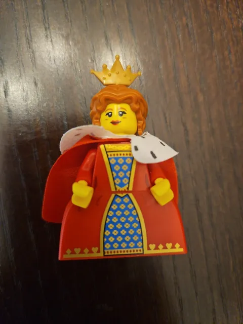 Queen - LEGO Series 15 Collectible Minifigure (2016) With Cape
