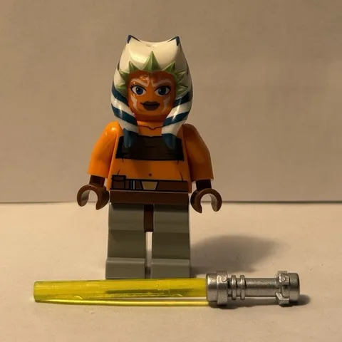 LEGO Star Wars Ahsoka Tano Minifigure sw0192 w/ Lightsaber Clone Wars Genuine