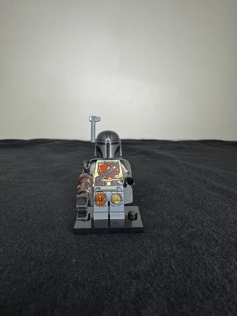 Lego Star Wars The Mandalorian Minifigure UCS 75331