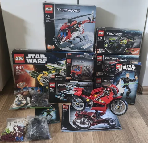 Lego Bundle Collection Technic Star Wars Sets No Minifigures 7930, 8420