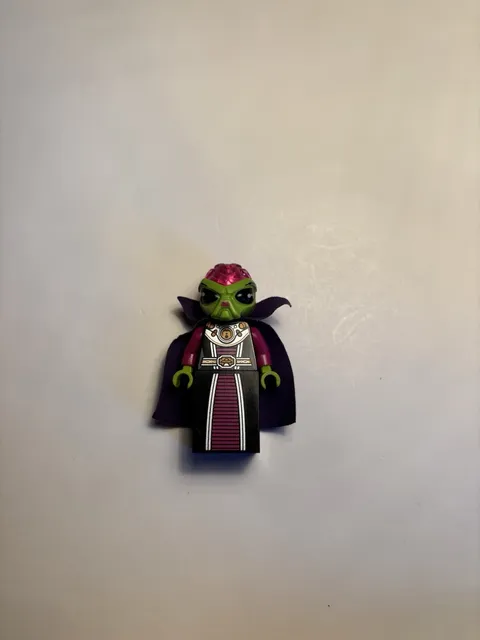 LEGO Minifigures Series 8 Alien Villainess Minifigure col128