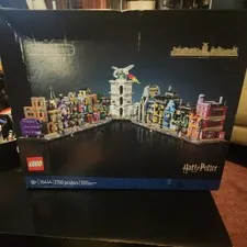 LEGO Harry Potter: Diagon Alley Wizarding Shops (76444) Box is damaged