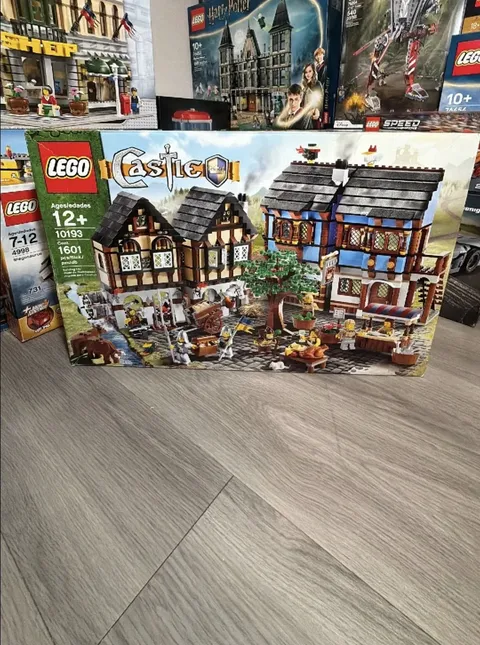 LEGO Castle: NEW SEALED Medieval Market Village (10193) 