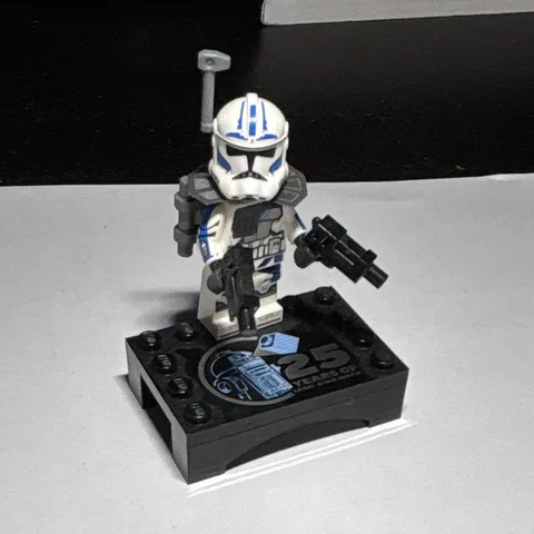 LEGO Star Wars Arc Trooper Fives Minifigure Limited Edition w/ 25 Years Stand