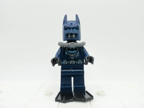 Batman, Dark Blue Wetsuit - sh0097 - Set 76010 - LEGO Super Heroes Minifigure