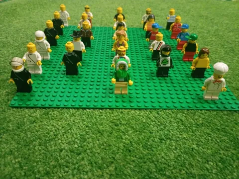 Vintage Lego 28 Minifigures From The 1980s 1990's + other