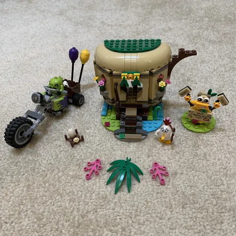 LEGO 75823 Angry Bird Movie Bird Island Egg Heist Building Toy Set Incomplete