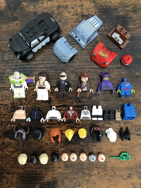 Lego Disney & Pixar: Lot of minifigures, parts, and pieces. Read Description