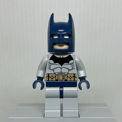 LEGO Batman I bat022 Light Bluish Gray Suit Dark Blue Mask Minifigure 7787 Note