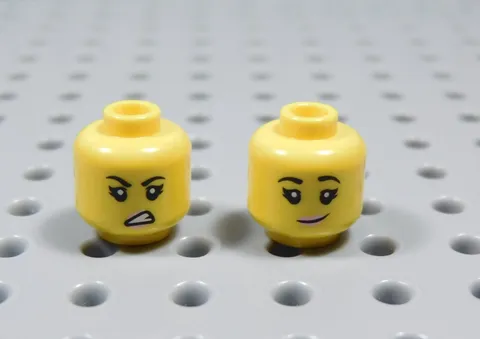 LEGO Lot of 2 Female Girl Yellow Printed Head Minifig Angry Snarl Happy Smirk BT